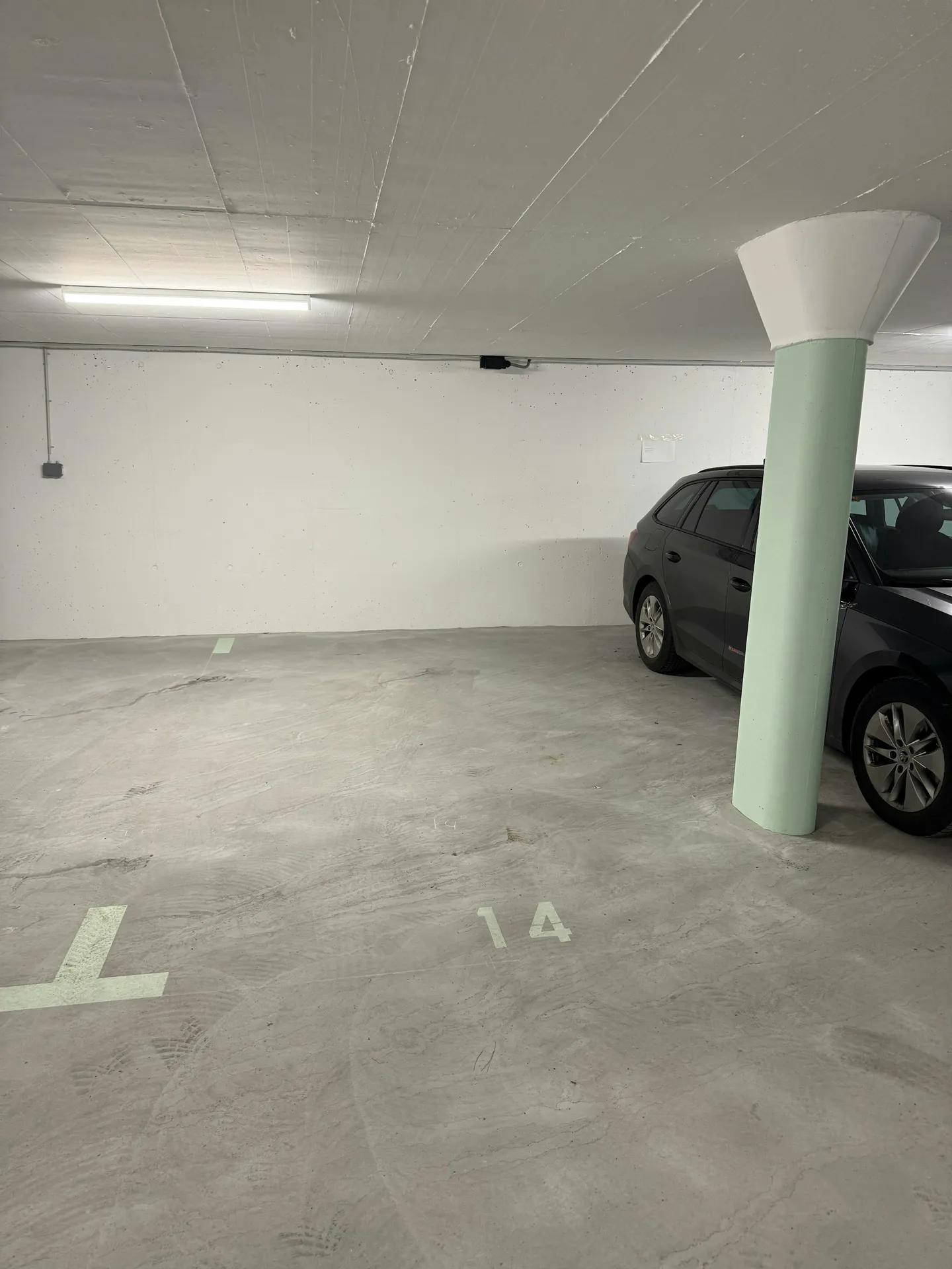 Place de parking dans un nouveau garage souterrain - Photo 2 sur 5