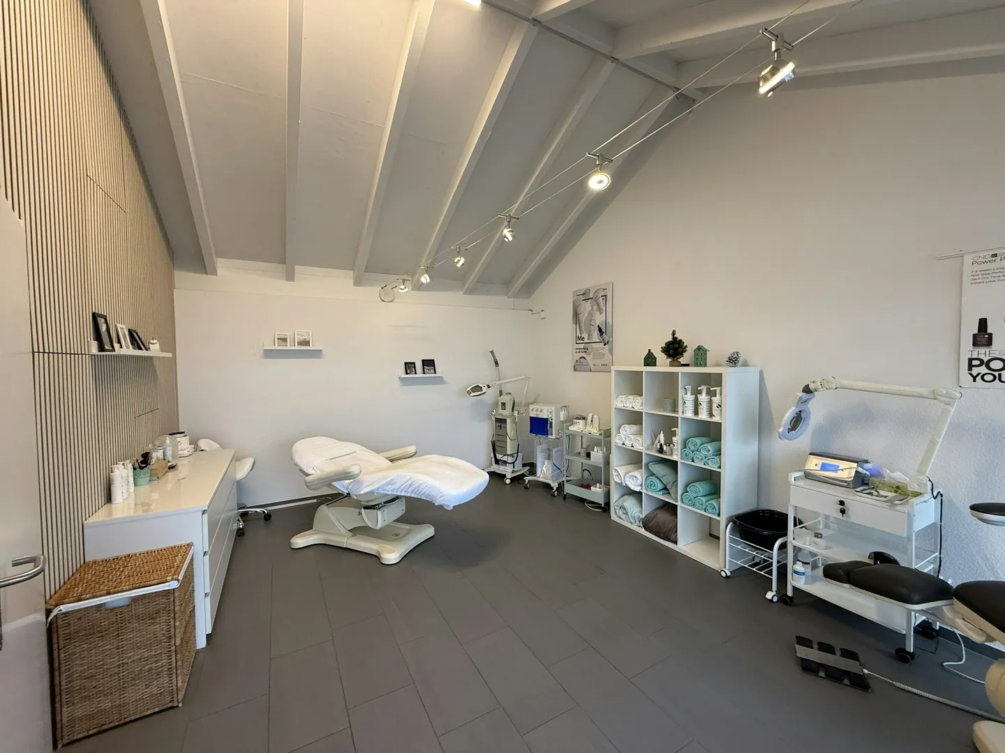 Studio di cosmetica, ufficio o negozio in affitto in Bahnstrasse 8a a Henggart - Foto 5 di 12