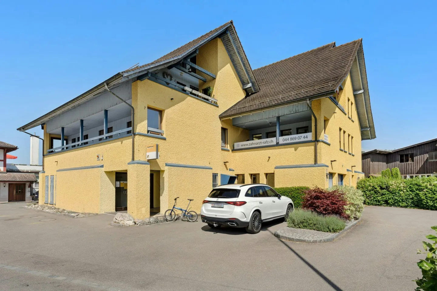 Il tuo investimento immobiliare: appartamenti in affitto/stanze per studio nel centro del villaggio di Rafz - Foto 1 di 12