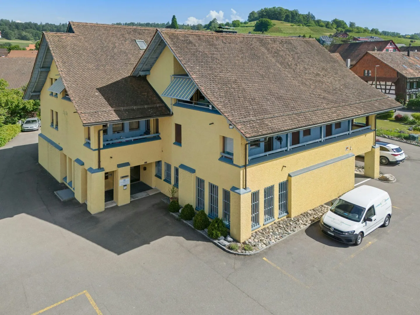 Il tuo investimento immobiliare: appartamenti in affitto/stanze per studio nel centro del villaggio di Rafz - Foto 7 di 12