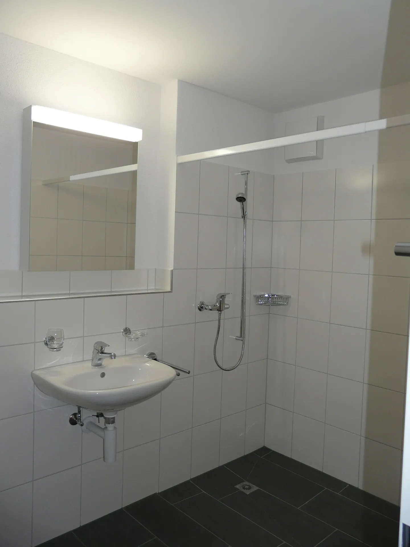 Appartement moderne 2 pièces avec patio - Photo 6 sur 6