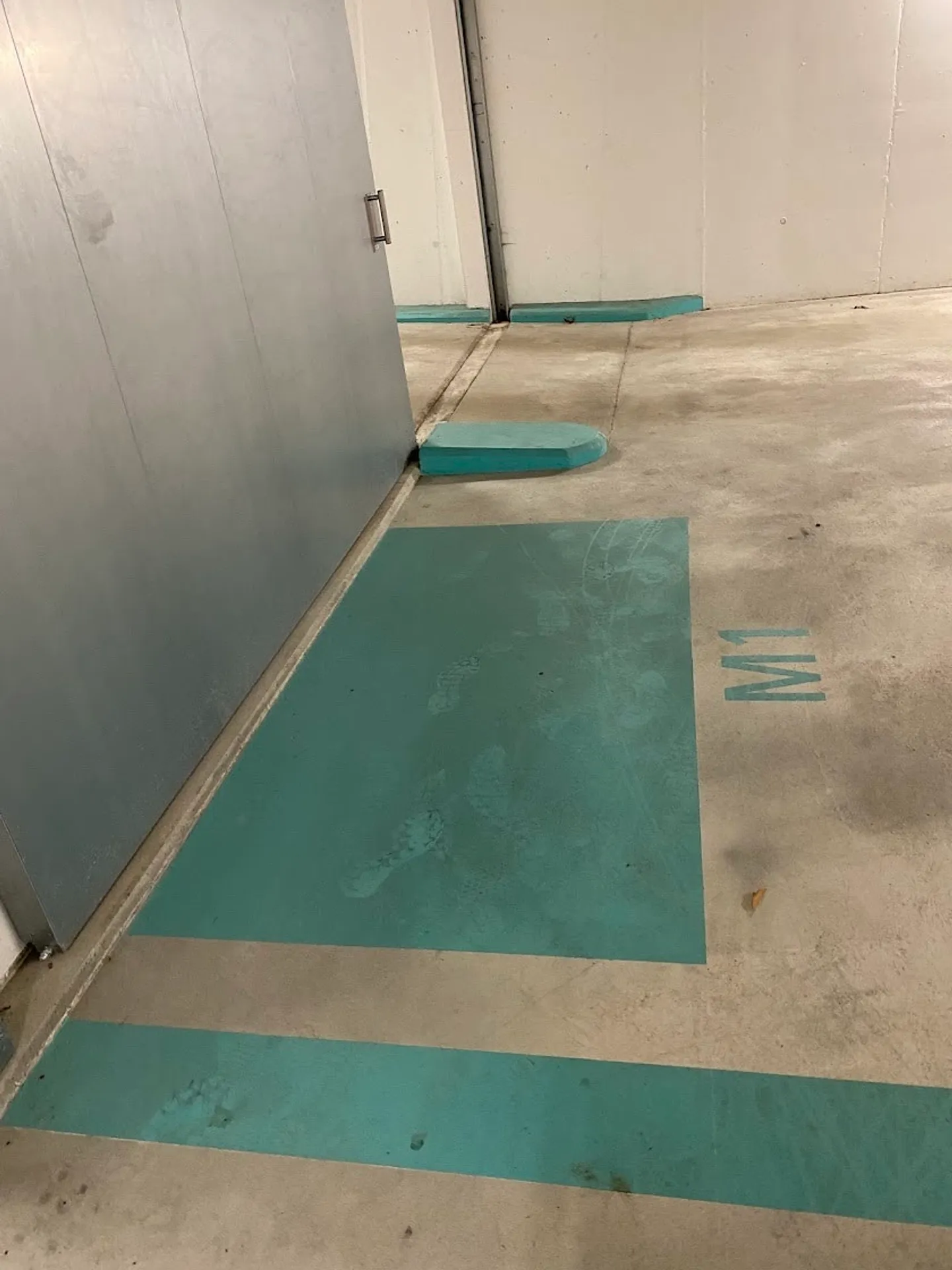 Motorradparkplätze in neuer Tiefgarage - Foto 1 von 2