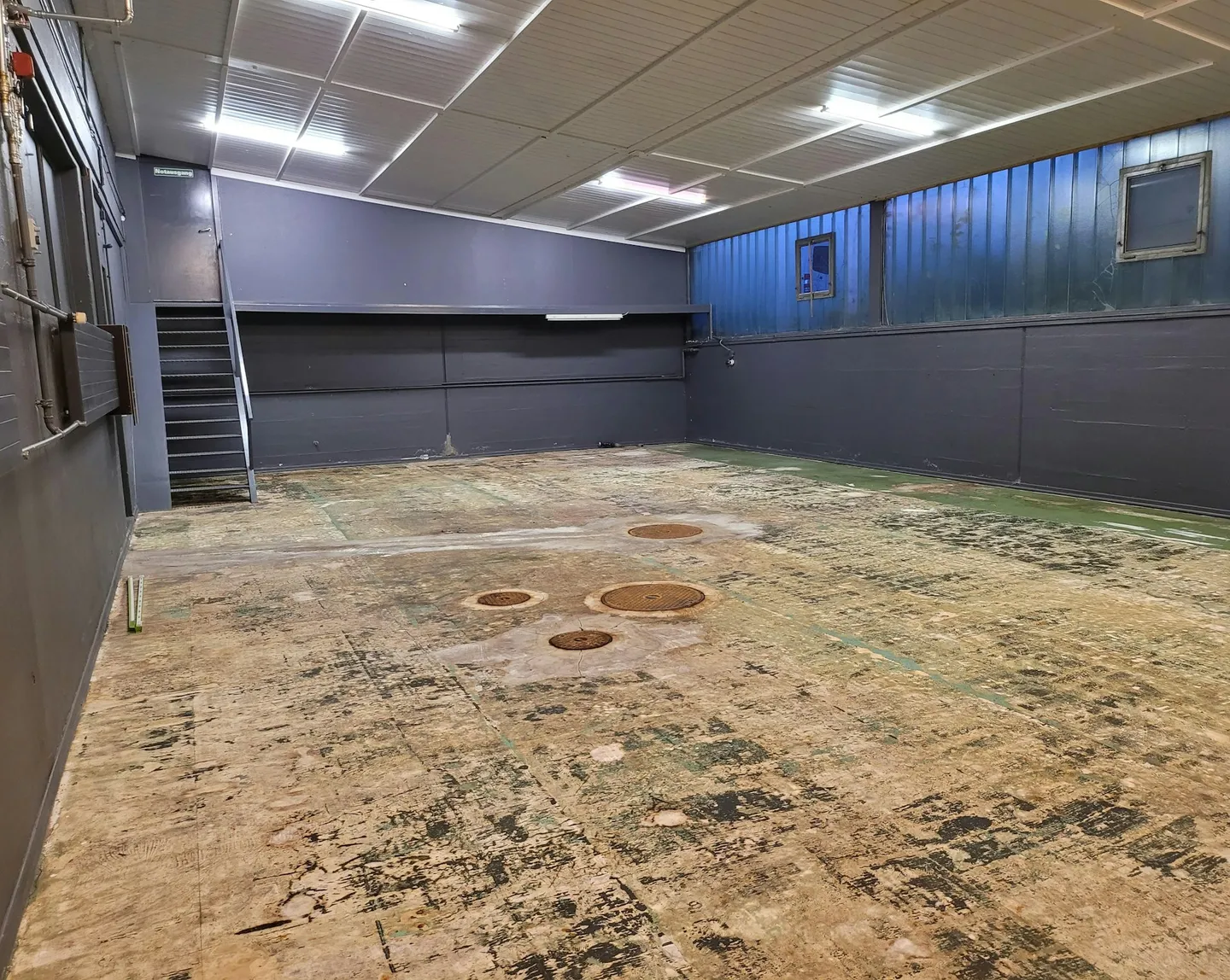 Gym or Fitness Room with Shower Facilities - Photo 2 of 8