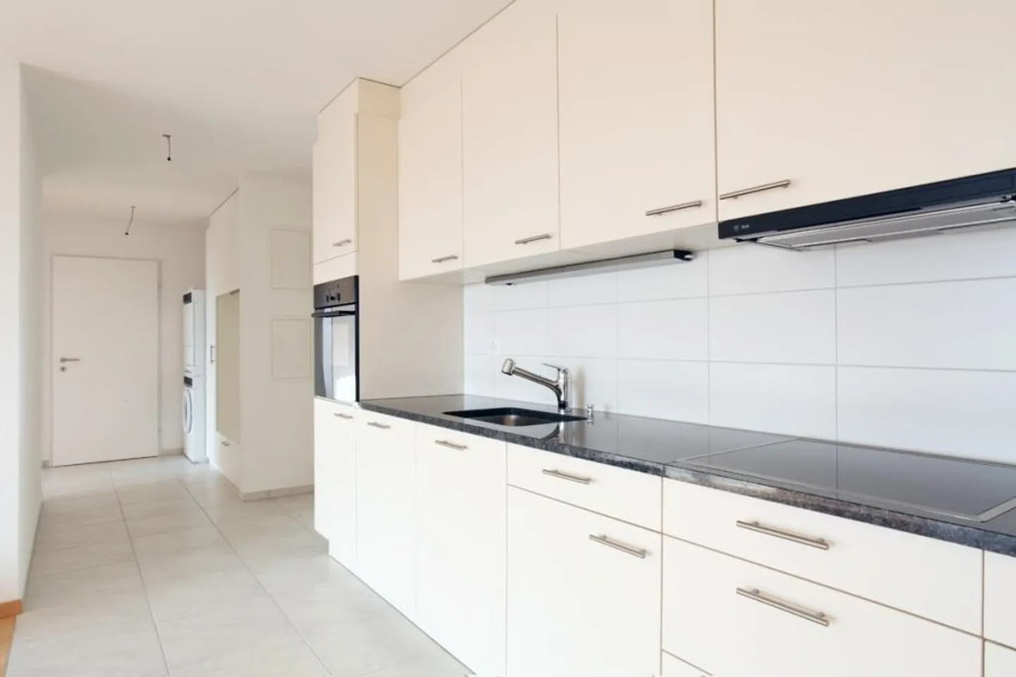 Appartement moderne de 3,5 pièces avec grand balcon dans le quartier de Widum - Photo 2 sur 8