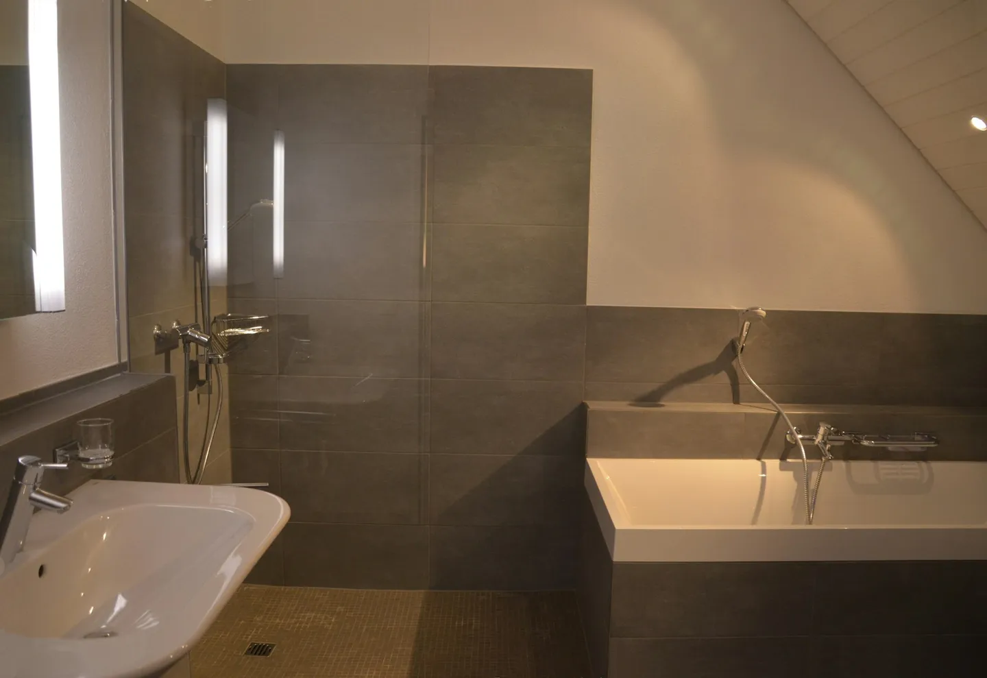 Appartement en duplex moderne de 124 m² - Photo 5 sur 6