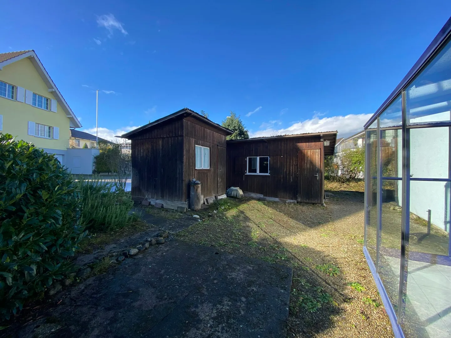 Freistehendes, teilsaniertes Einfamilienhaus mit grossem Umschwung - Photo 1 of 12