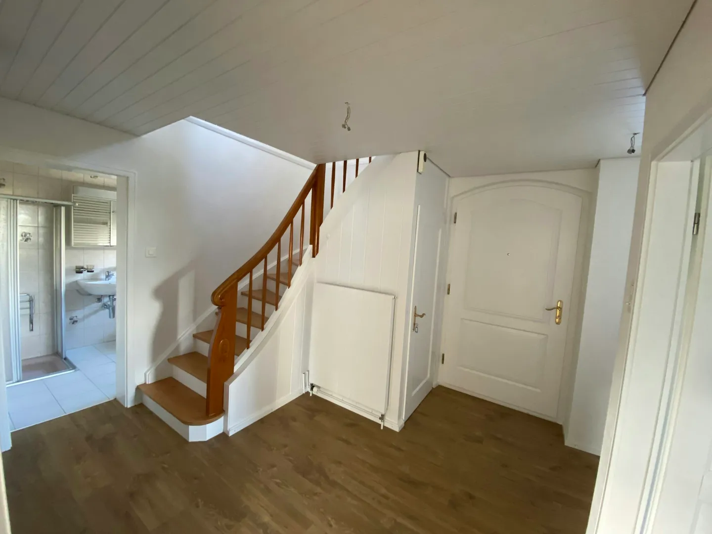 Freistehendes, teilsaniertes Einfamilienhaus mit grossem Umschwung - Photo 4 of 12