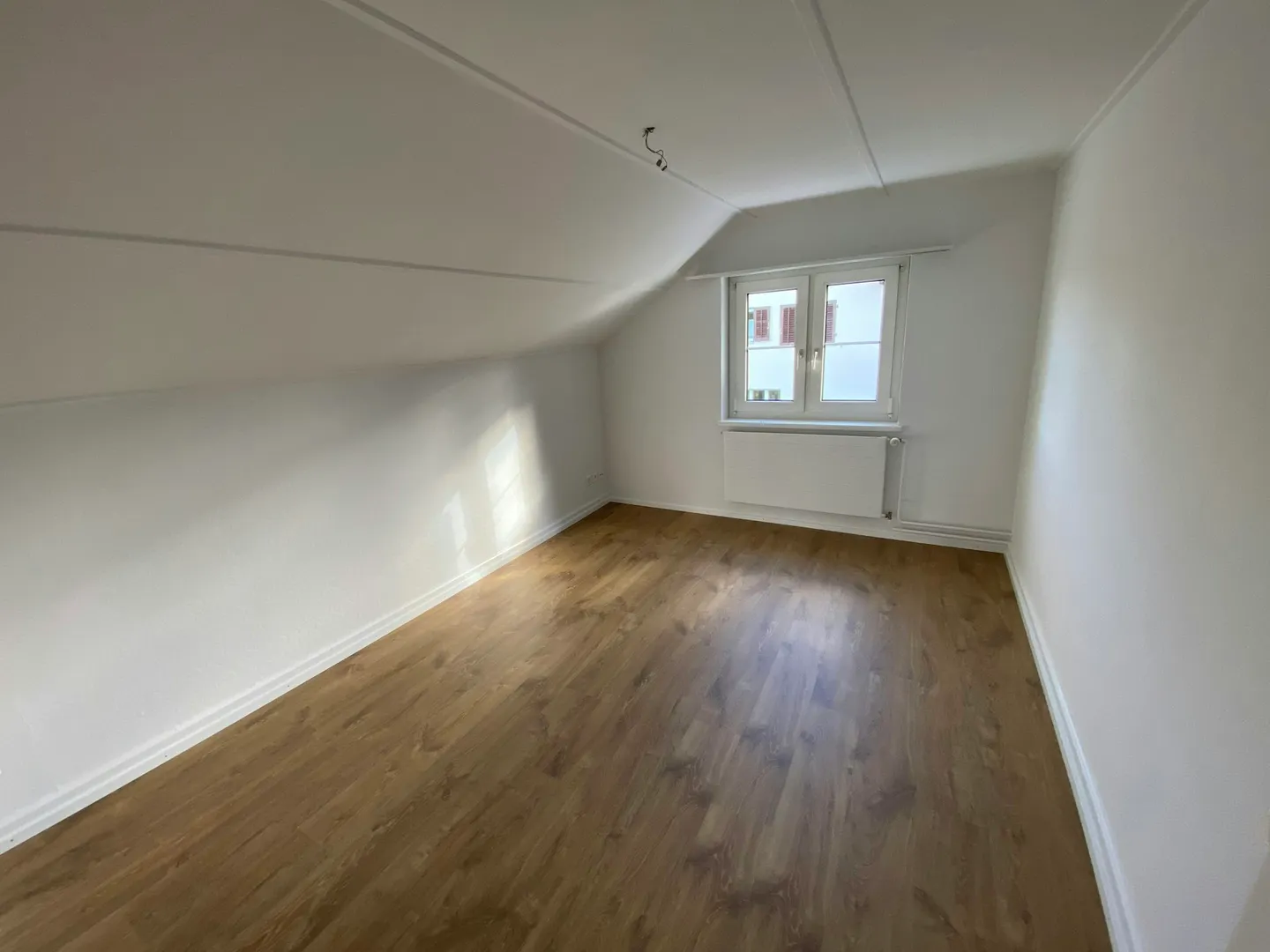 Freistehendes, teilsaniertes Einfamilienhaus mit grossem Umschwung - Photo 9 of 12
