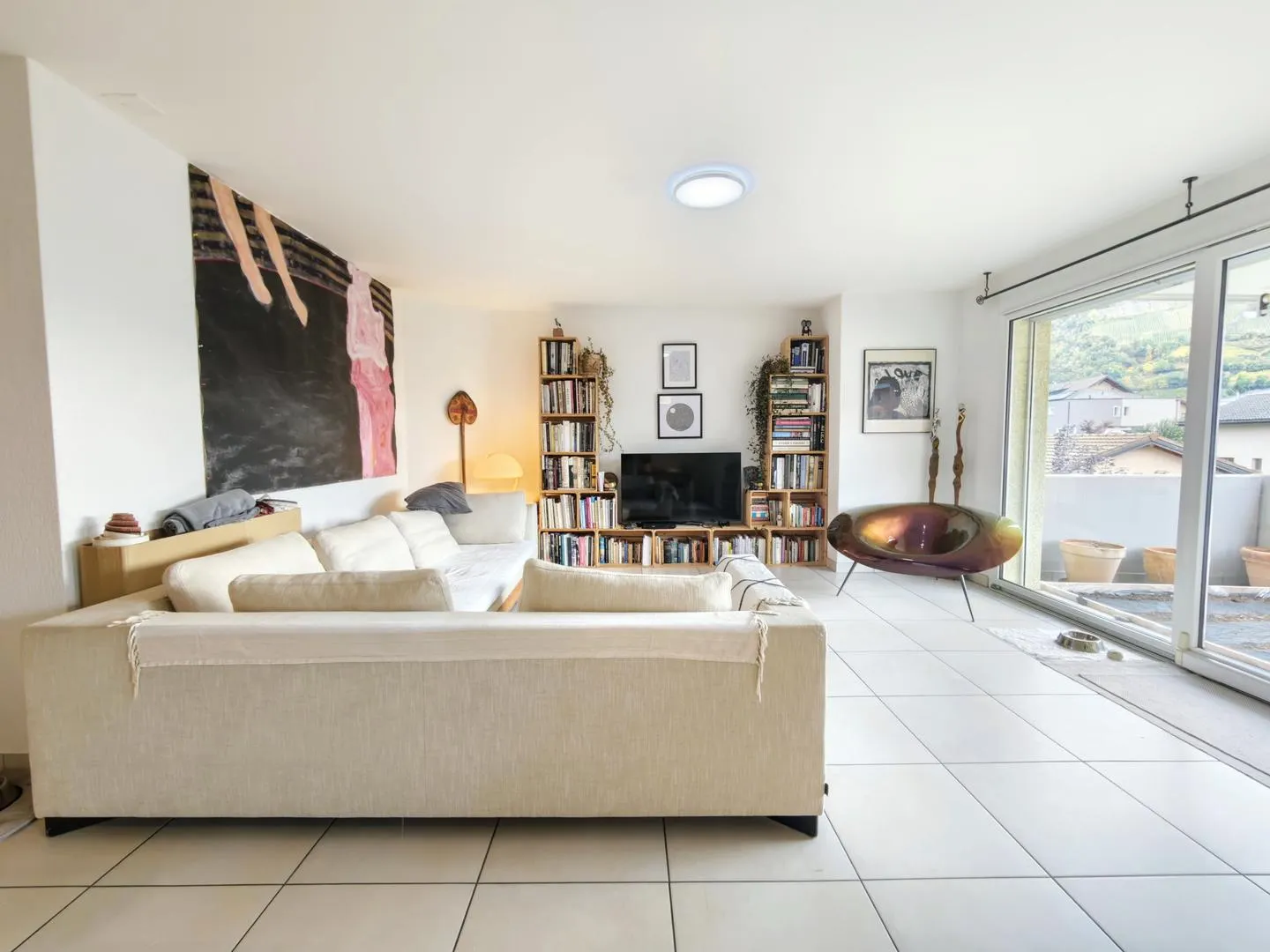 Réchy 4.5 rooms with master suite, terrace, box and outdoor parking - Photo 1 of 13