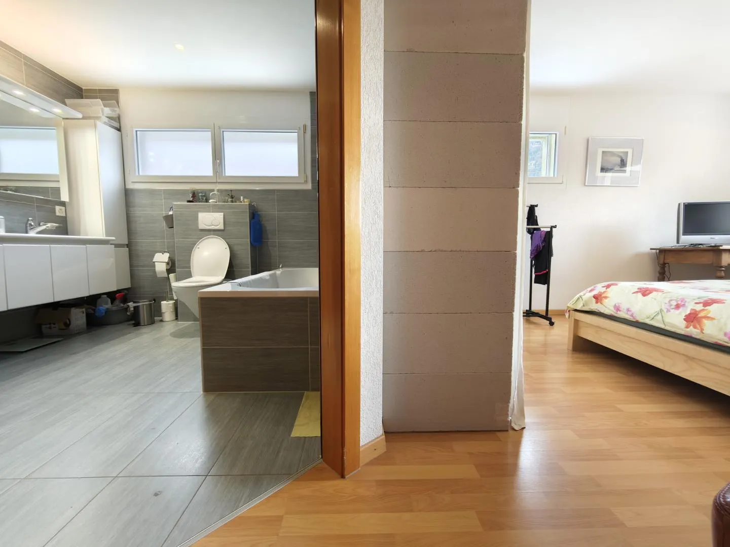 Réchy 4.5 rooms with master suite, terrace, box and outdoor parking - Photo 10 of 13