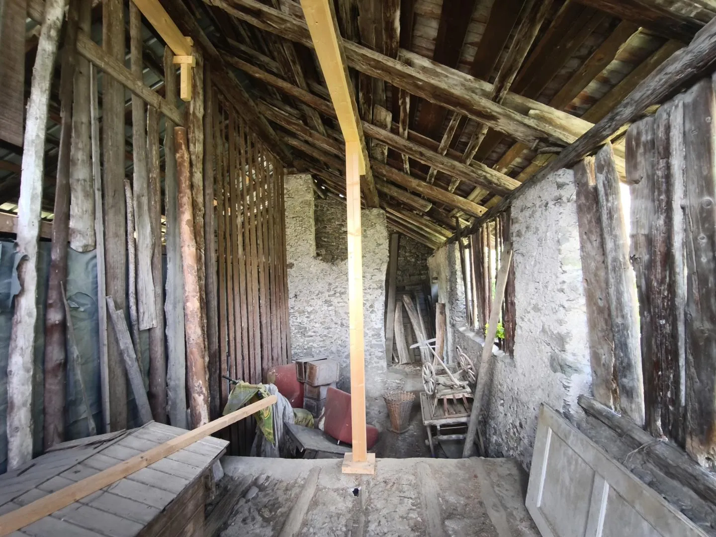 Barns to renovate on a 780m2 plot - Photo 7 of 8