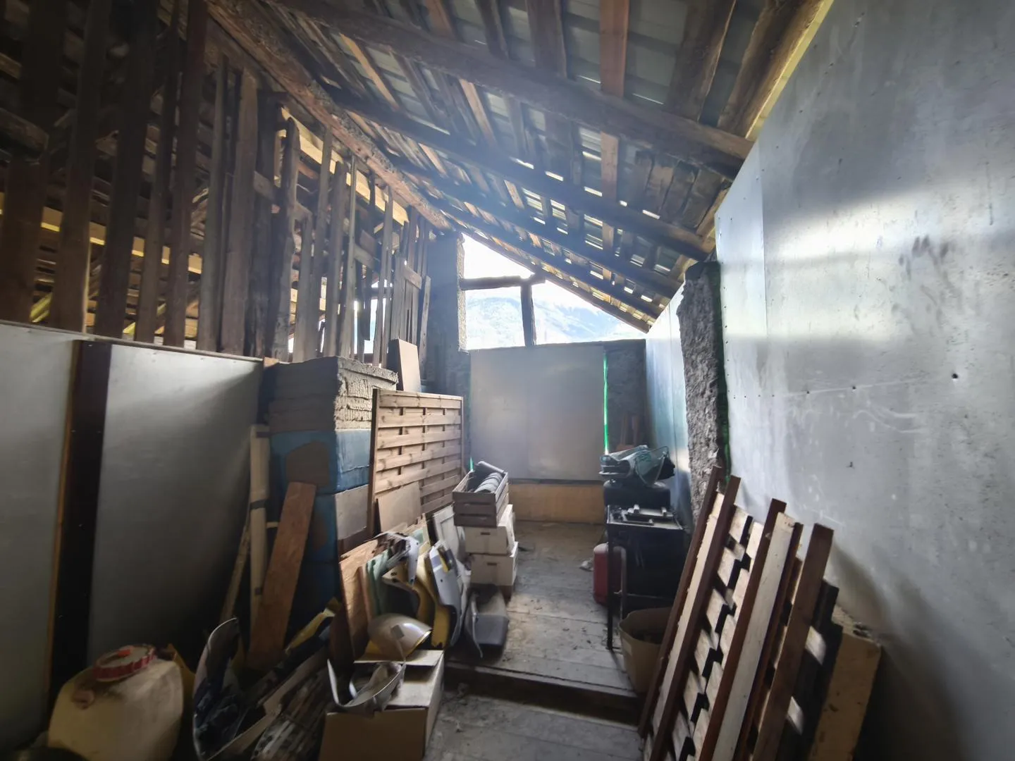 Barns to renovate on a 780m2 plot - Photo 4 of 8