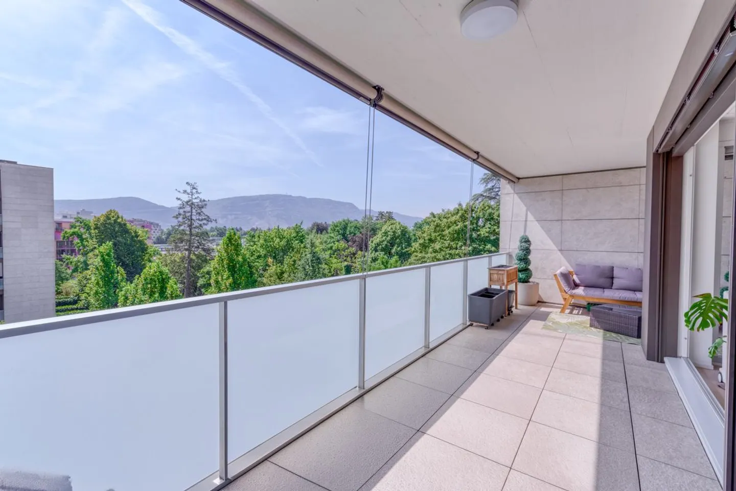 Wunderschöne 5-Zimmer-Wohnung mit atemberaubendem Blick auf den Salève! - Foto 1 von 4