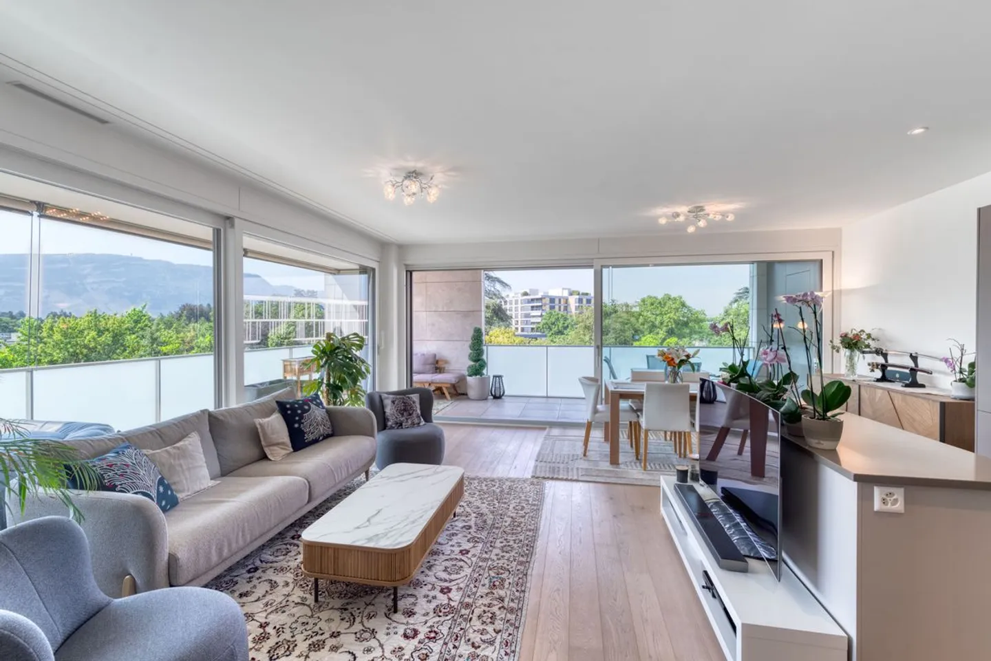 Wunderschöne 5-Zimmer-Wohnung mit atemberaubendem Blick auf den Salève! - Foto 3 von 4