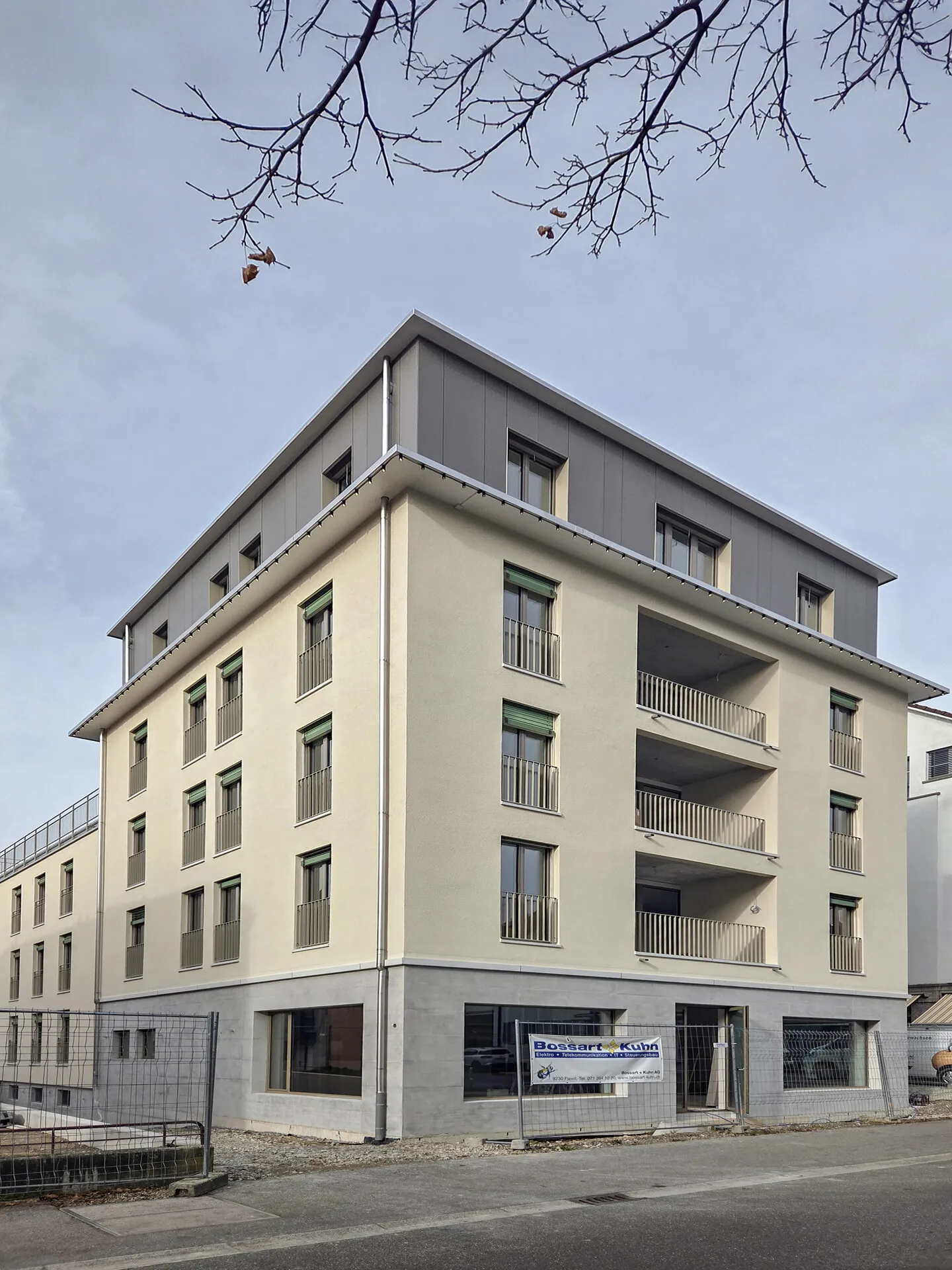 Moderno appartamento attico di 4,5 stanze in posizione centrale a Flawil - Foto 2 di 6