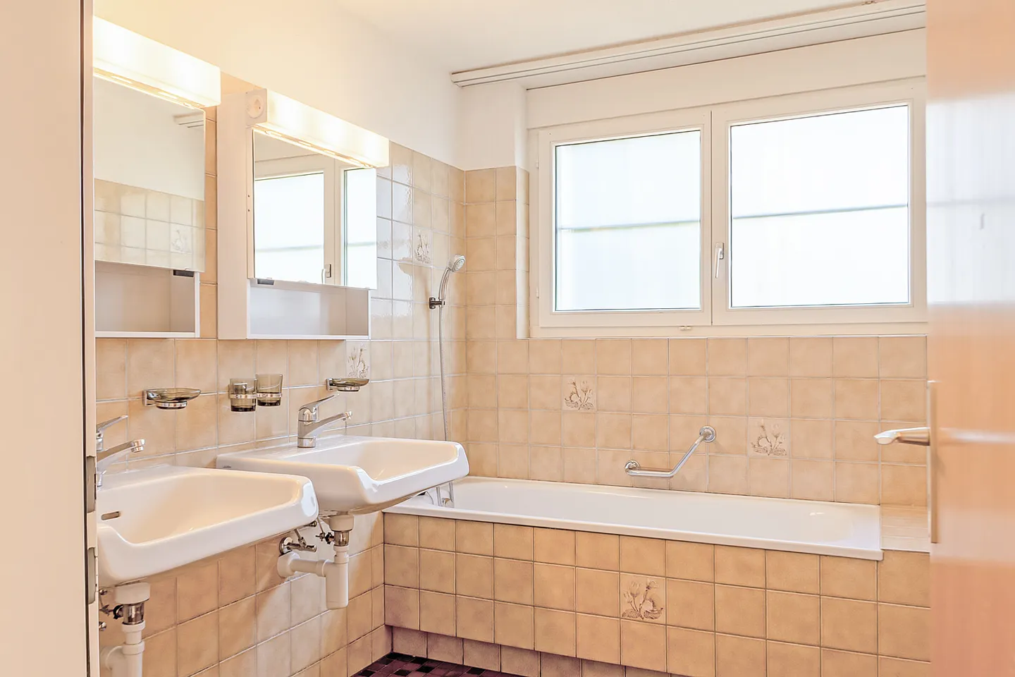 Vivre avec un jardin de 420 m² idéal pour les familles et les couples - Photo 8 sur 9