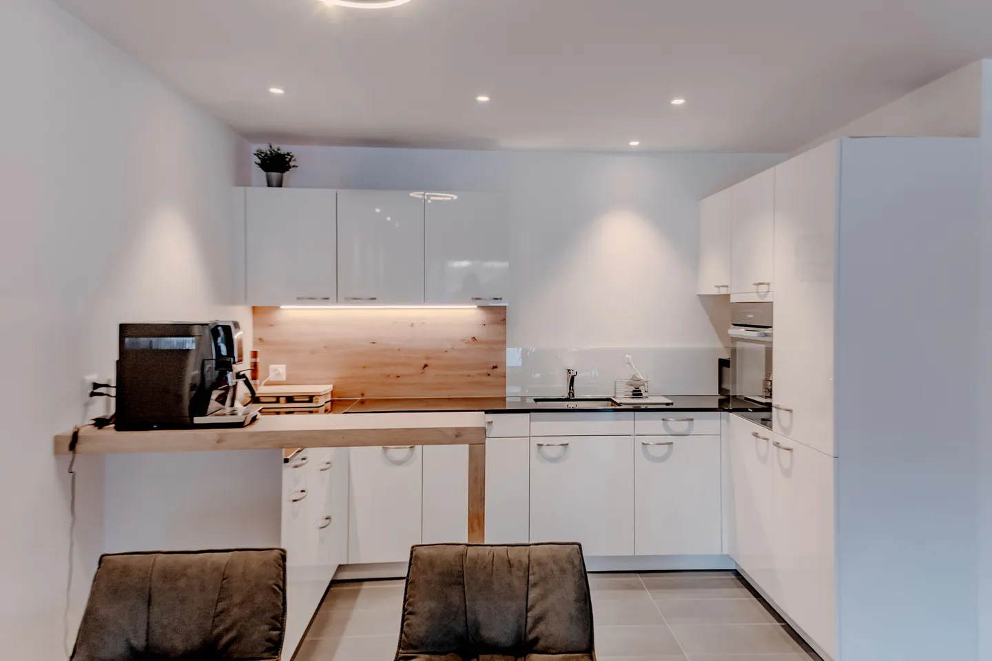 Stylish Garden Apartment in a Nature-Friendly Location - Photo 3 of 7