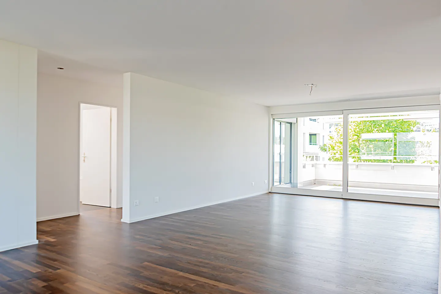 Appartamento attraente di 4,5 stanze con balcone e loggia - Foto 3 di 9