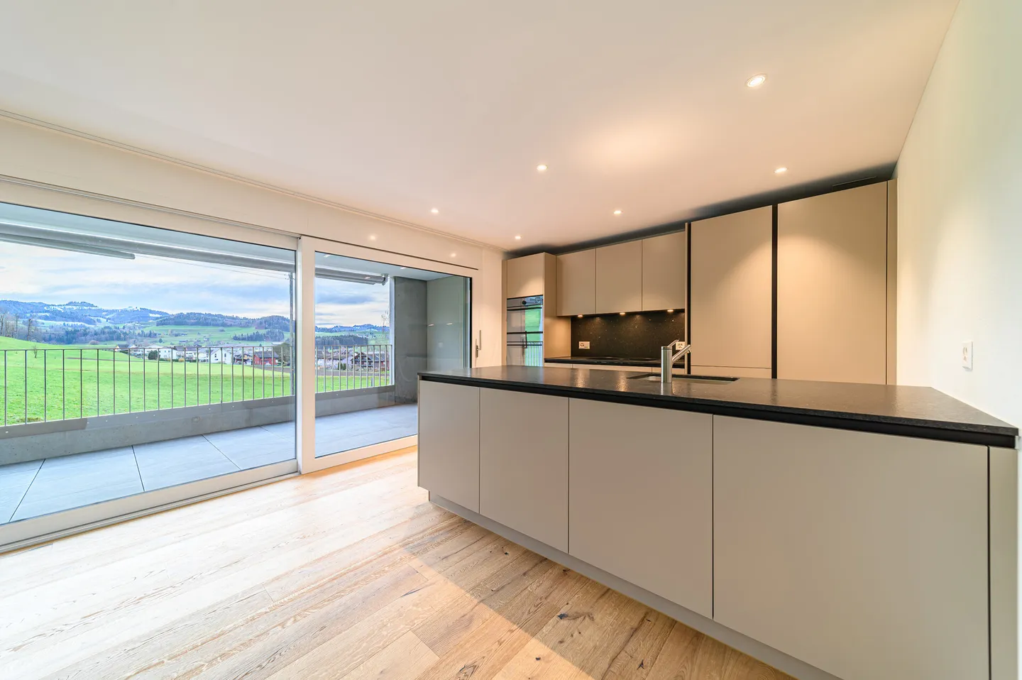 Quiet and sunny beautiful living in the village of Ganterschwil - Photo 2 of 5