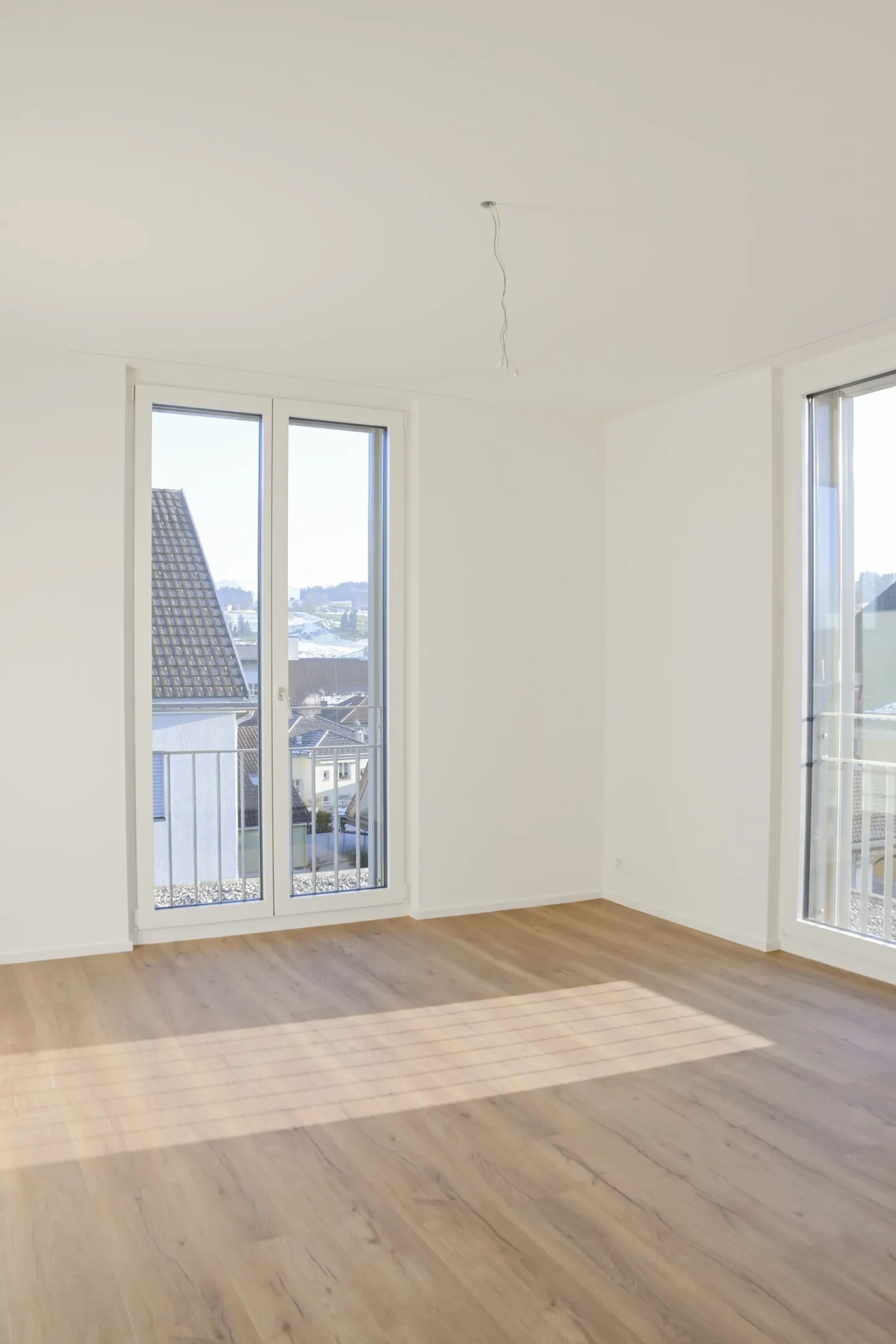 Appartement en attique moderne de 4,5 pièces dans un emplacement central à Flawil - Photo 9 sur 11
