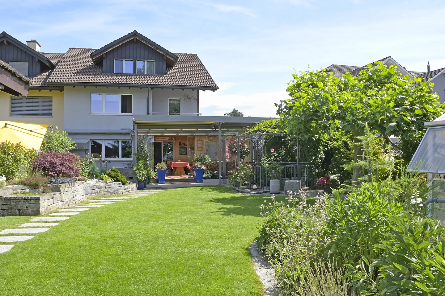 Incantevole Casa a Schiera con Giardino - Foto 1 di 12