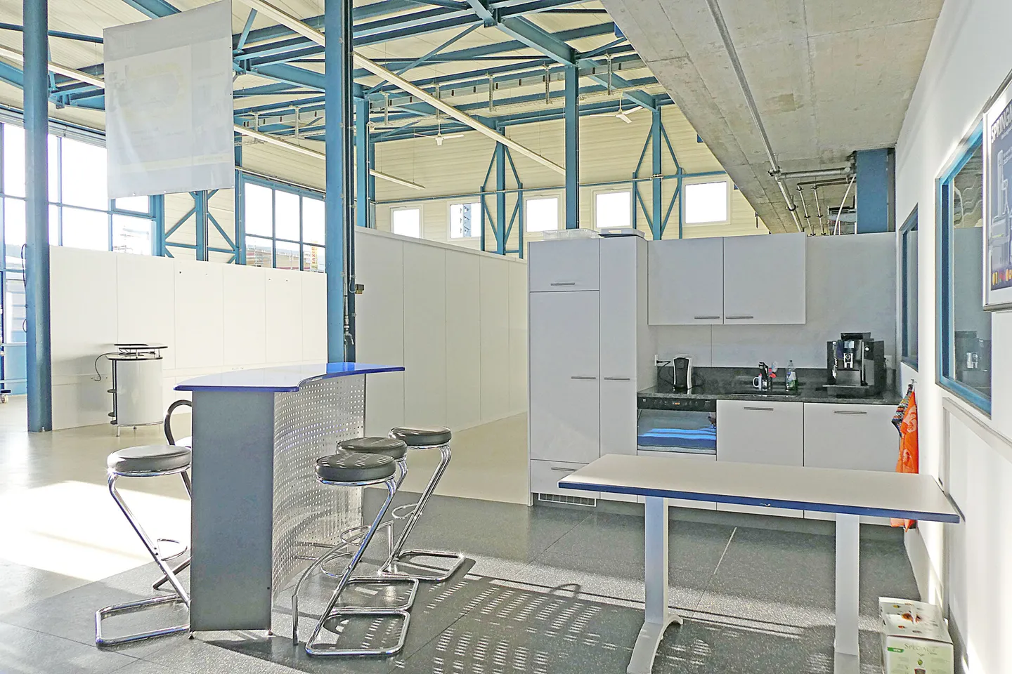Versatile office, storage, and manufacturing spaces - Photo 5 of 8