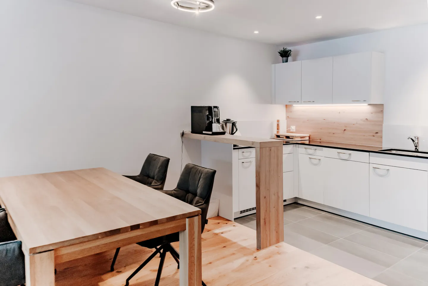 Stylish Garden Apartment in a Nature-Friendly Location - Photo 2 of 7