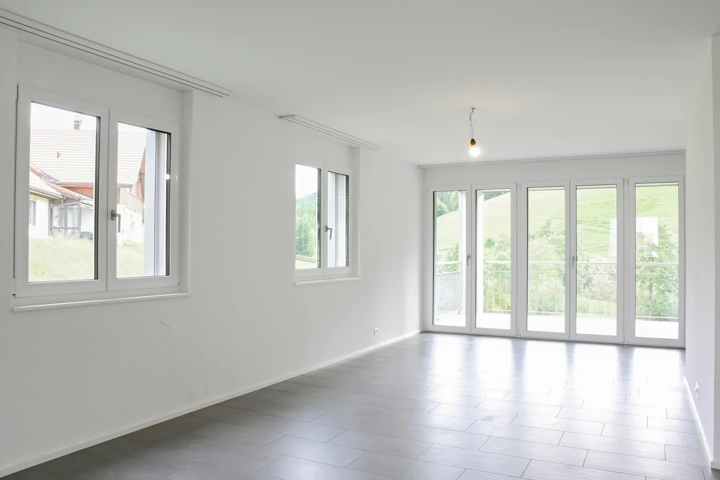 Stylish Maisonette Apartment with a View of Nature - Photo 4 of 9