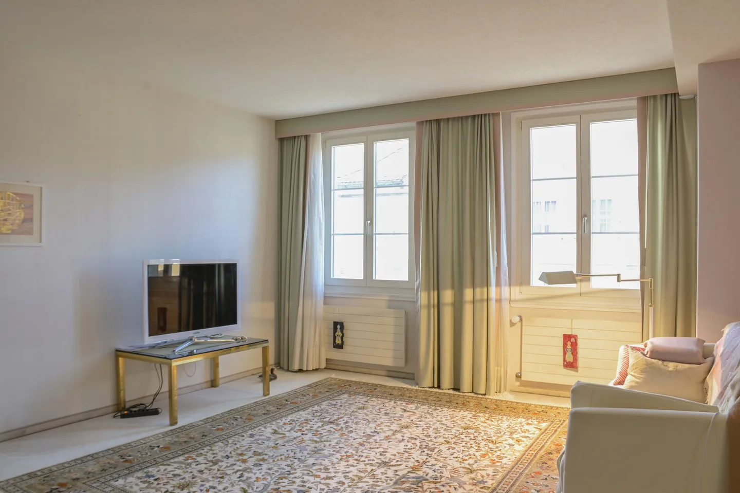 Living & Working in a Central Location - Versatile Residential and Commercial Property - Photo 7 of 8