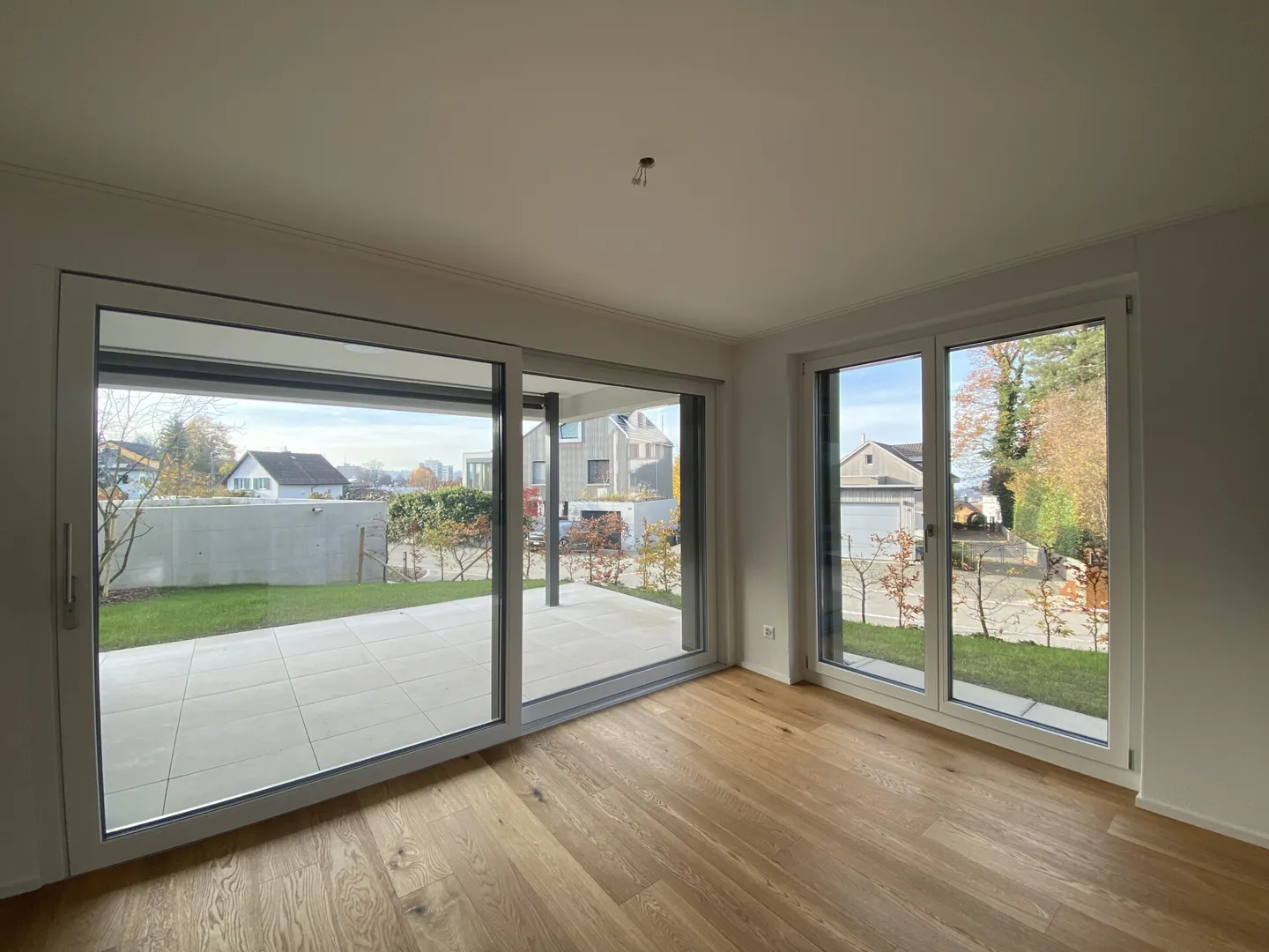 Living with Style and Comfort Ground Floor Apartment in a Quiet Location - Photo 3 of 8