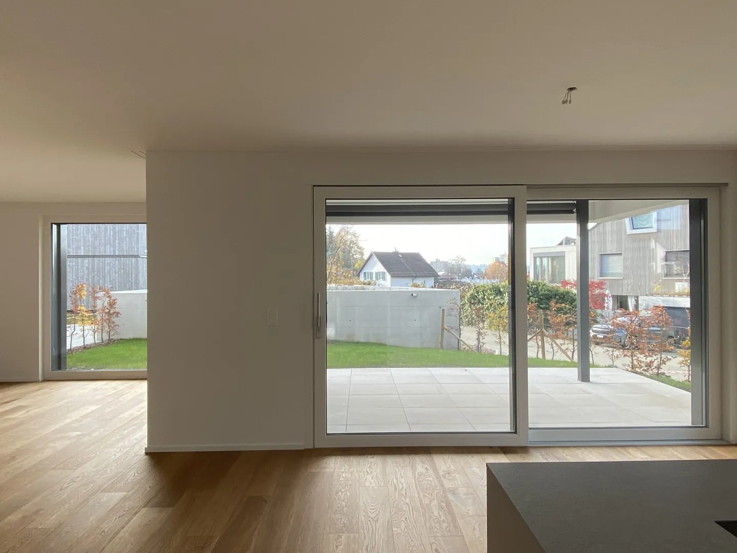 Living with Style and Comfort Ground Floor Apartment in a Quiet Location - Photo 4 of 8