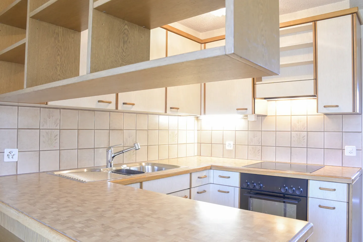 Cozy living in a central location - Photo 4 of 9