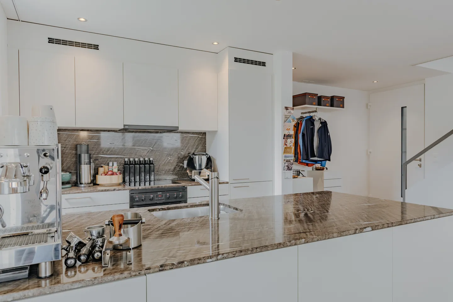 Small, fine, completely your home - Photo 3 of 10