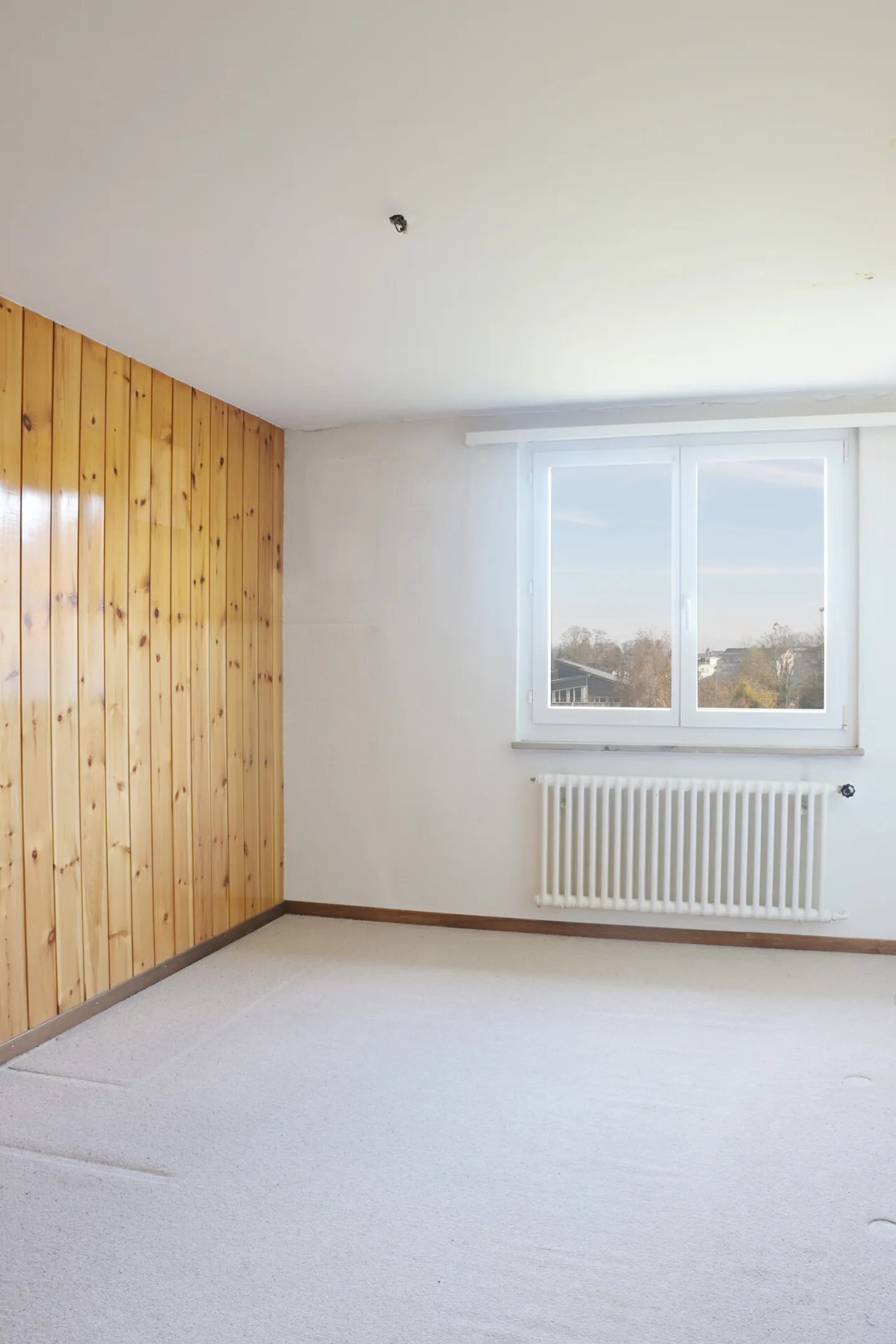 Cozy living in a central location - Photo 7 of 9