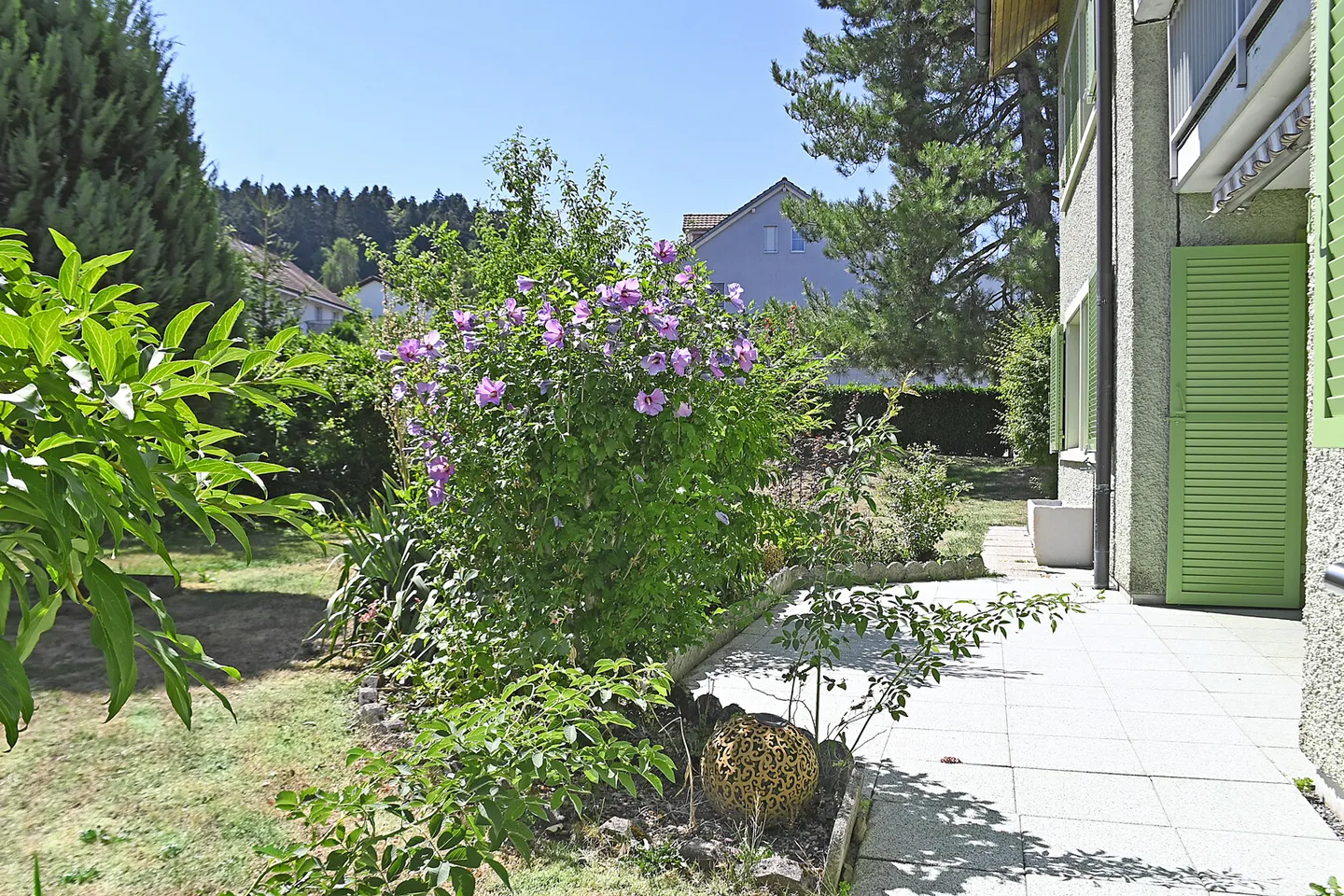Vivre avec un jardin de 420 m² idéal pour les familles et les couples - Photo 3 sur 9