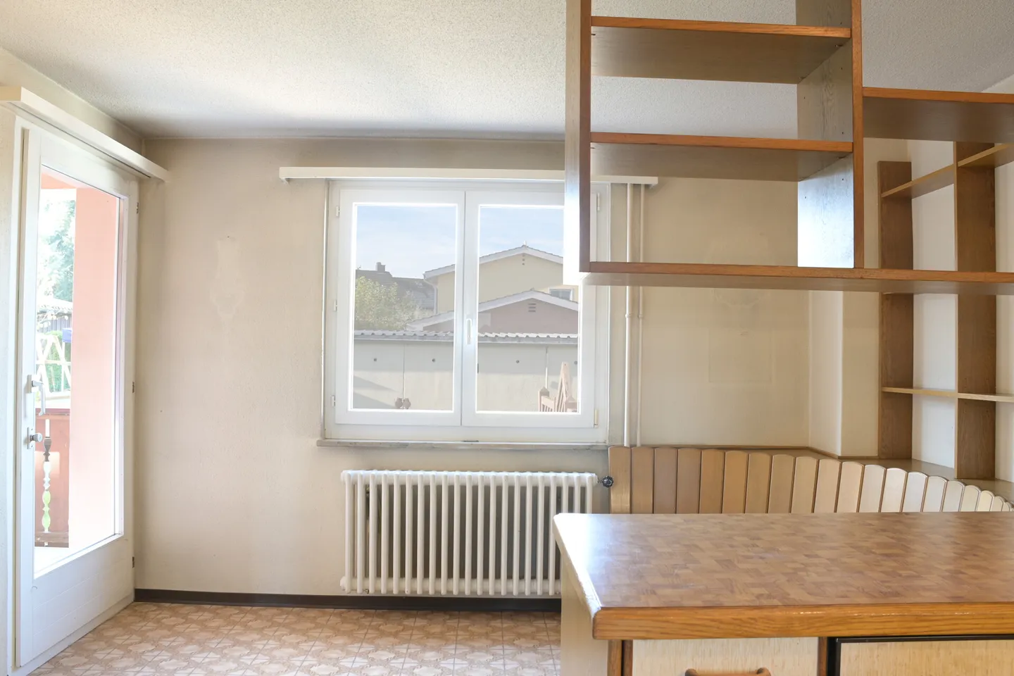 Cozy living in a central location - Photo 3 of 9