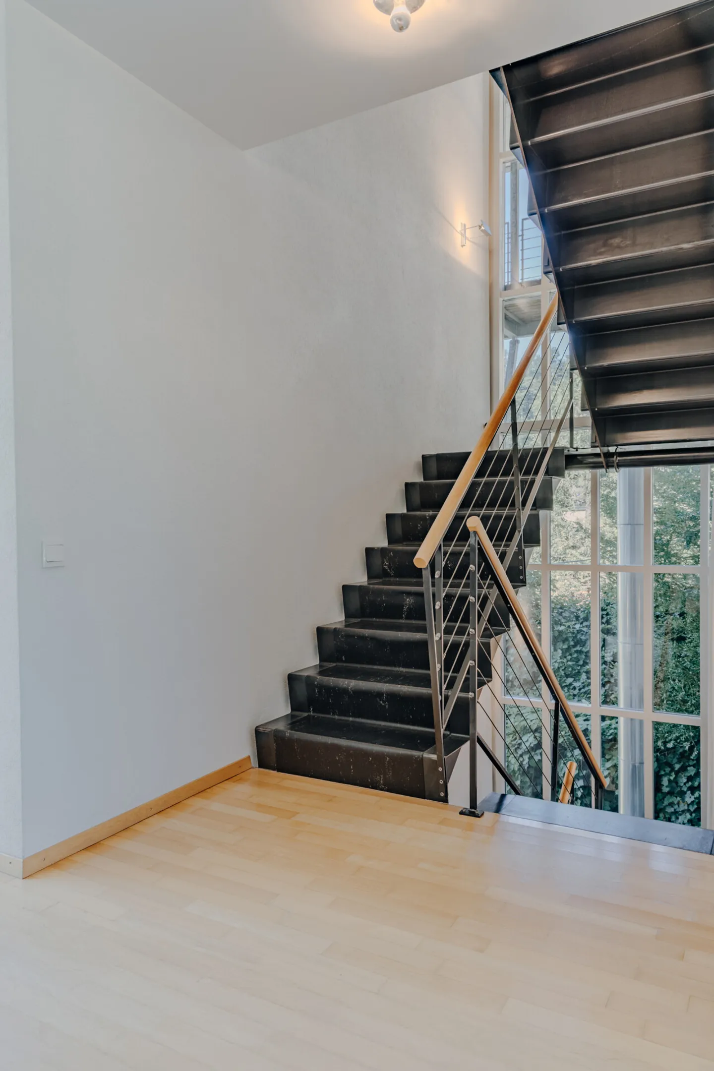 Maison d'architecte spéciale au-dessus des toits de Lichtensteig - Photo 9 sur 12