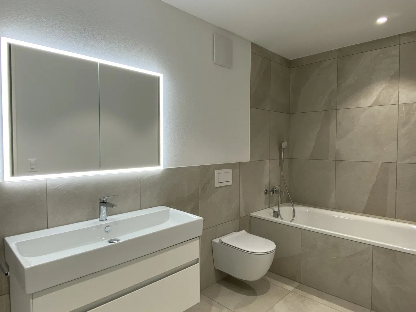 Living with Style and Comfort Ground Floor Apartment in a Quiet Location - Photo 8 of 8