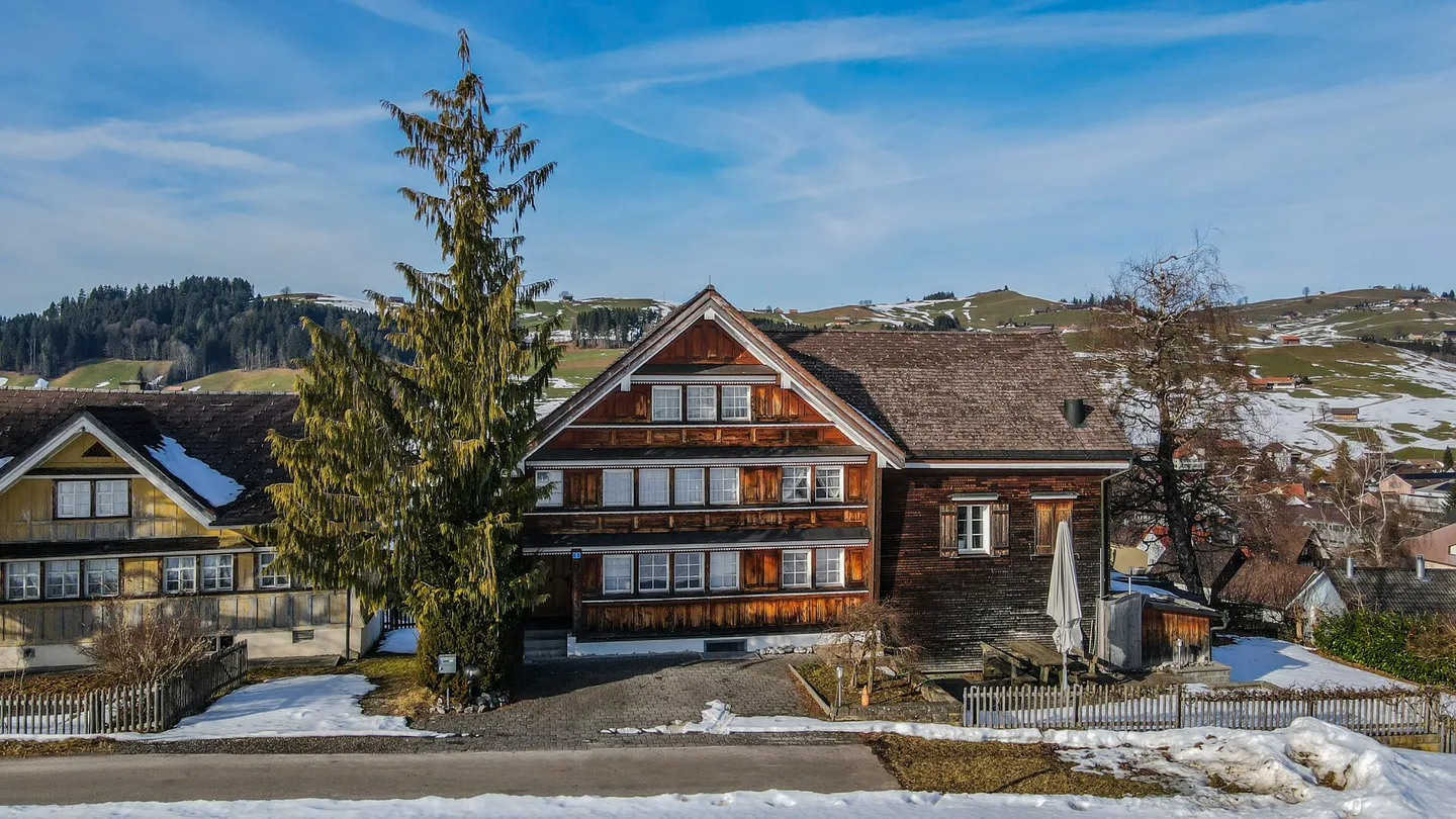 Affascinante casa di 7,5 stanze in stile Appenzeller con vista panoramica - Foto 1 di 11