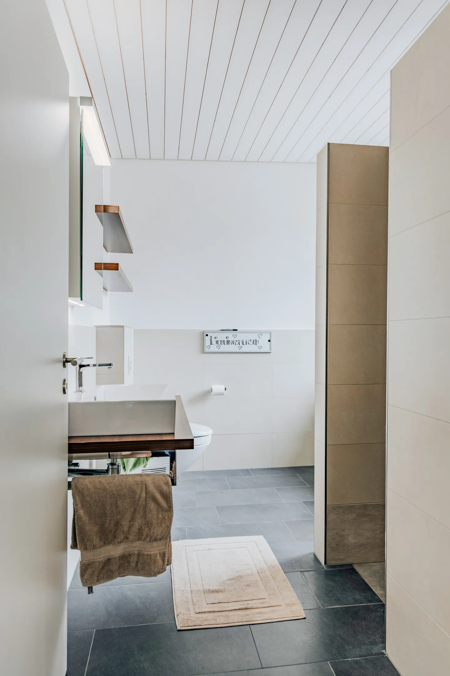 Small, fine, completely your home - Photo 6 of 10
