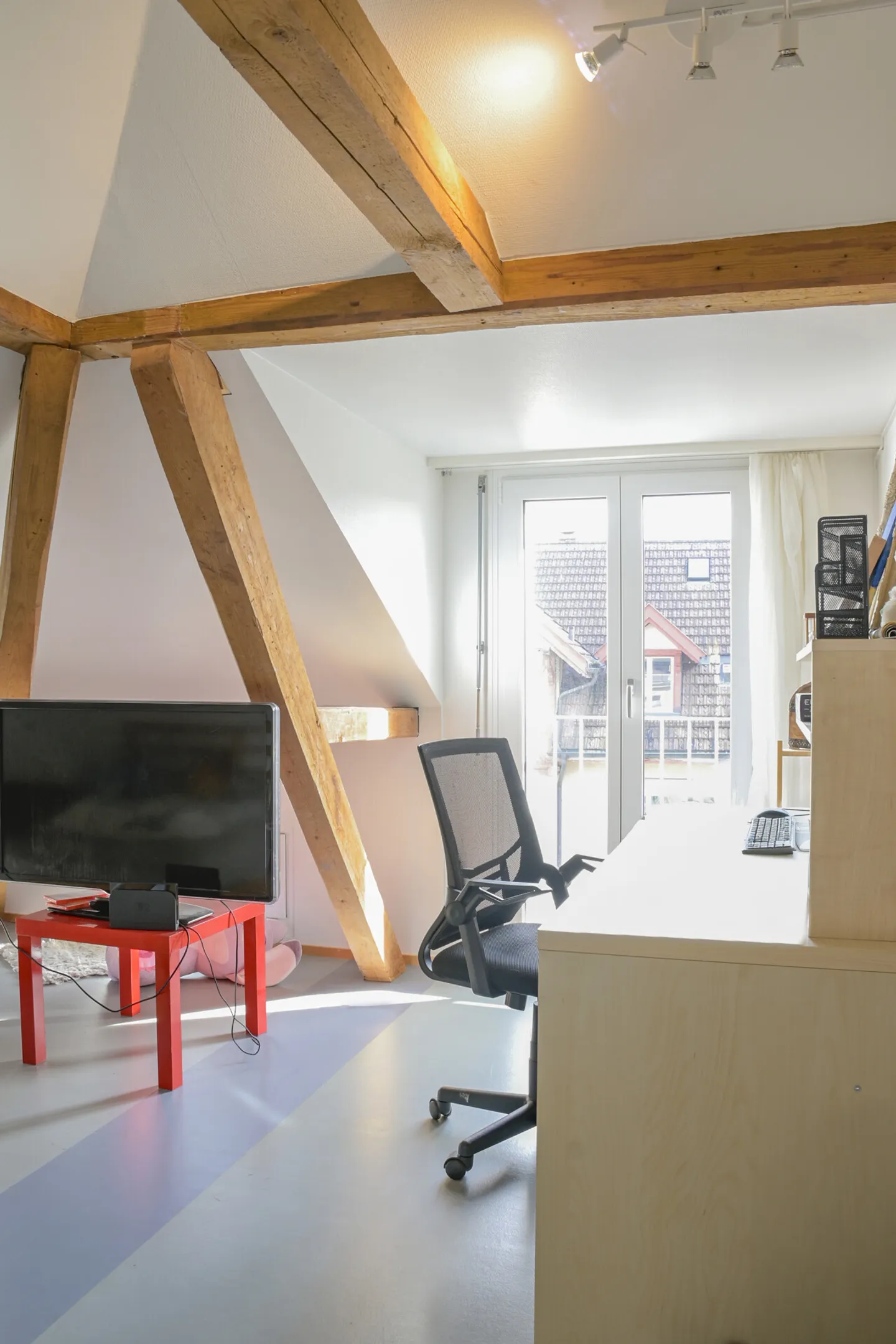 Multi-family house with potential - Photo 4 of 9