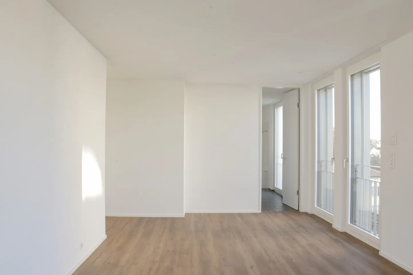 Appartement en attique moderne de 4,5 pièces dans un emplacement central à Flawil - Photo 7 sur 11