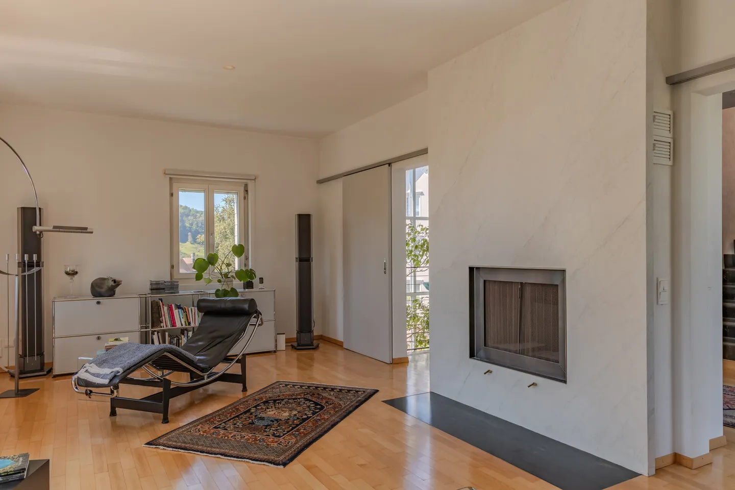 Maison d'architecte spéciale au-dessus des toits de Lichtensteig - Photo 4 sur 12