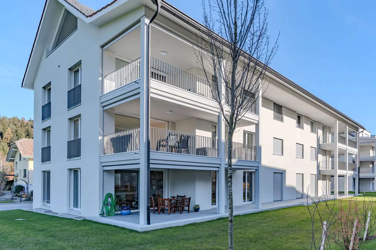 Vivre dans le vert avec style et confort - Photo 2 sur 9