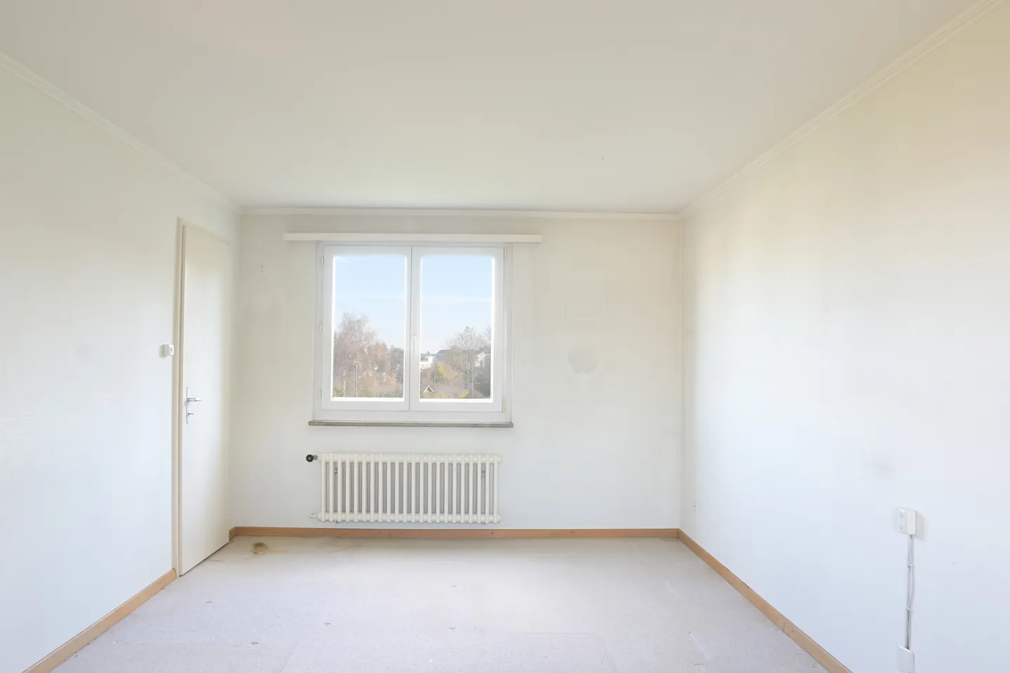 Cozy living in a central location - Photo 5 of 9