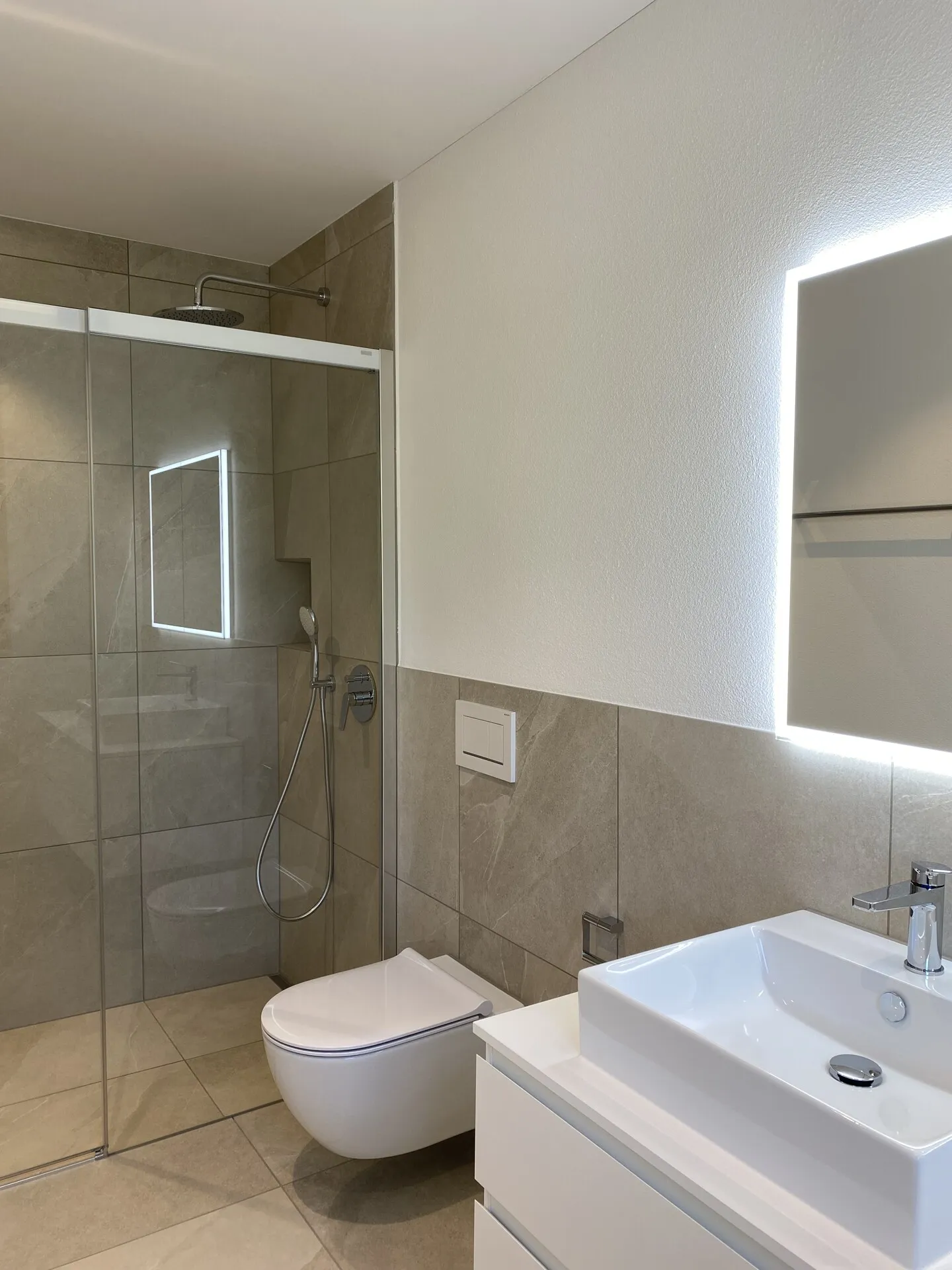 Living with Style and Comfort Ground Floor Apartment in a Quiet Location - Photo 7 of 8