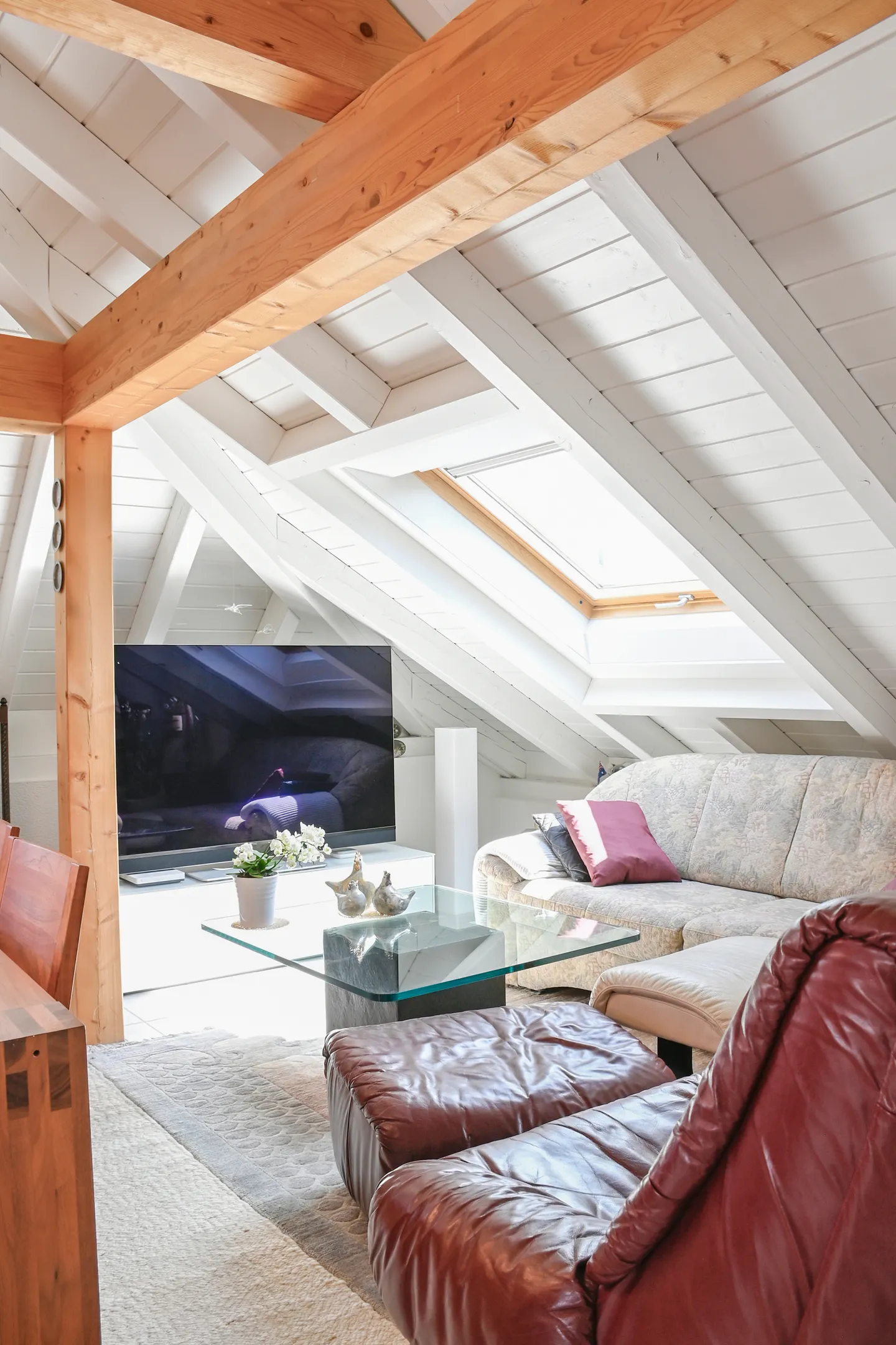 Private Living Happiness Under the Roof - Photo 4 of 12