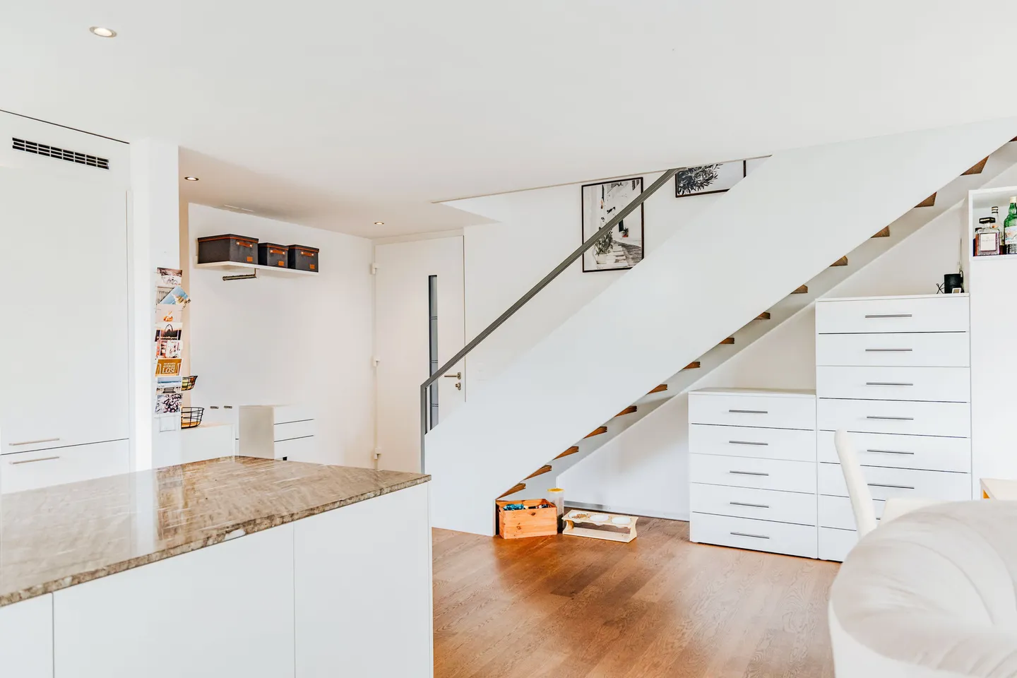 Small, fine, completely your home - Photo 4 of 10