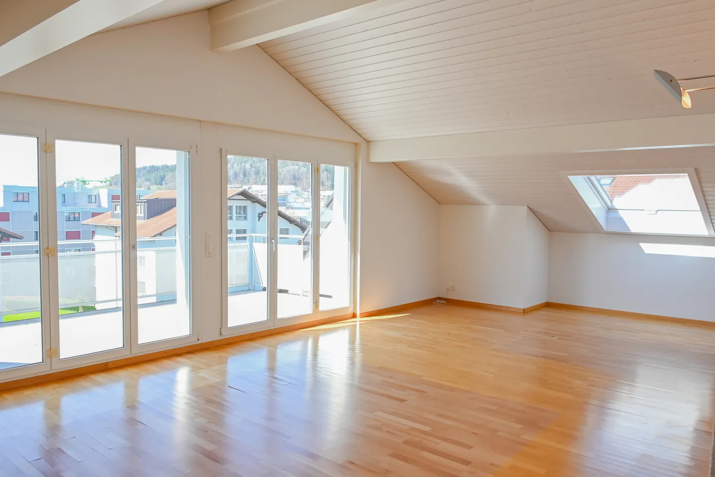 Your living happiness under the roof - bright, stylish, with a view - Photo 4 of 11