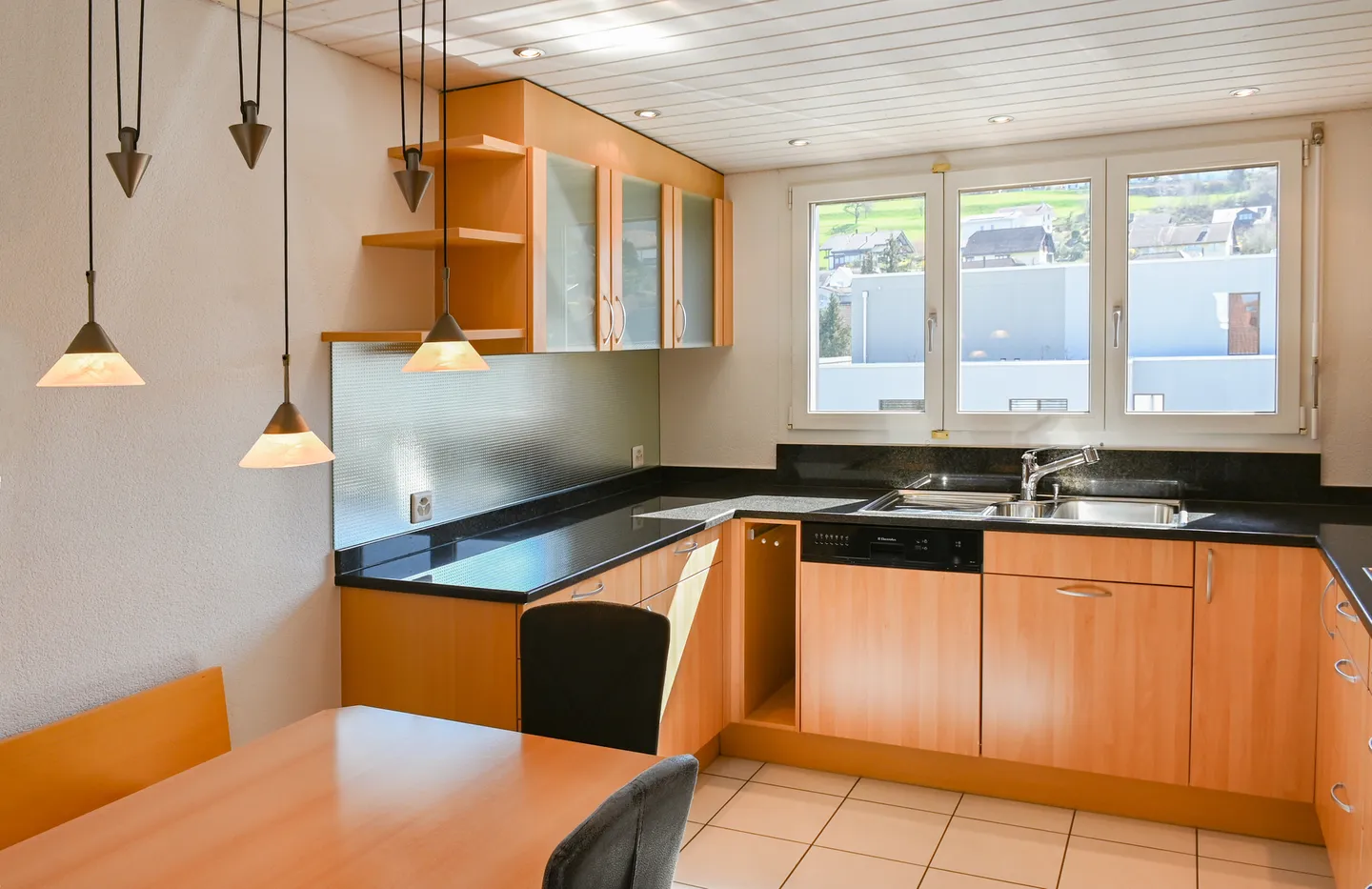 Your living happiness under the roof - bright, stylish, with a view - Photo 6 of 11